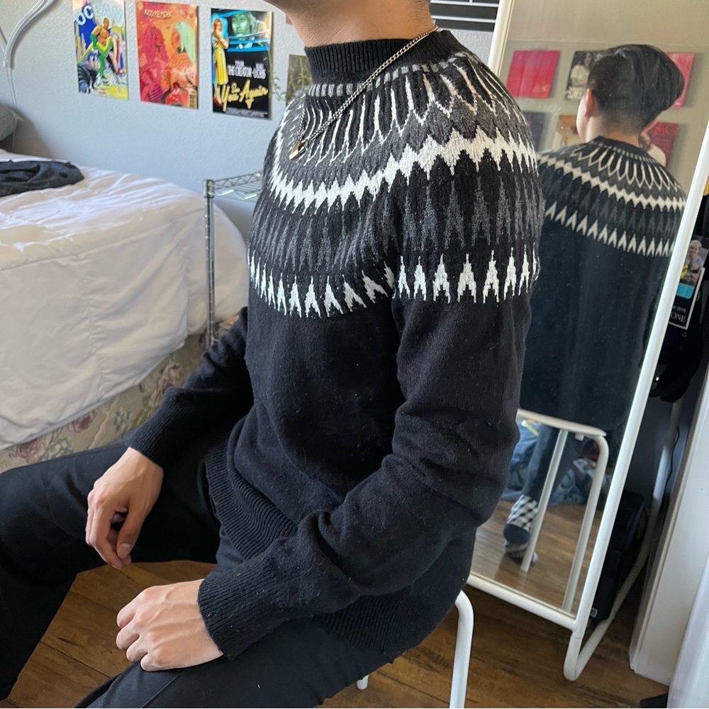 Black Express Sweater With Pattern - image 2